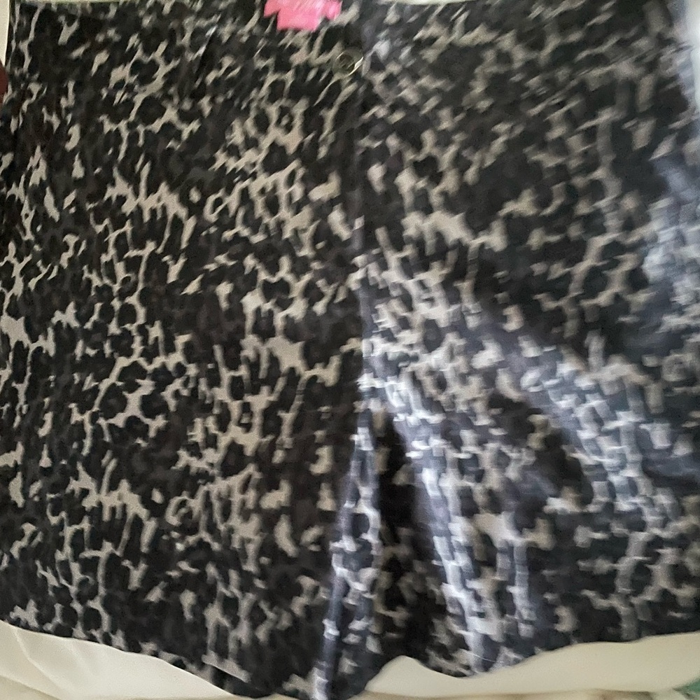 Isaac Mizrahi Black, dark and light gray. Leopard Print Women Shorts